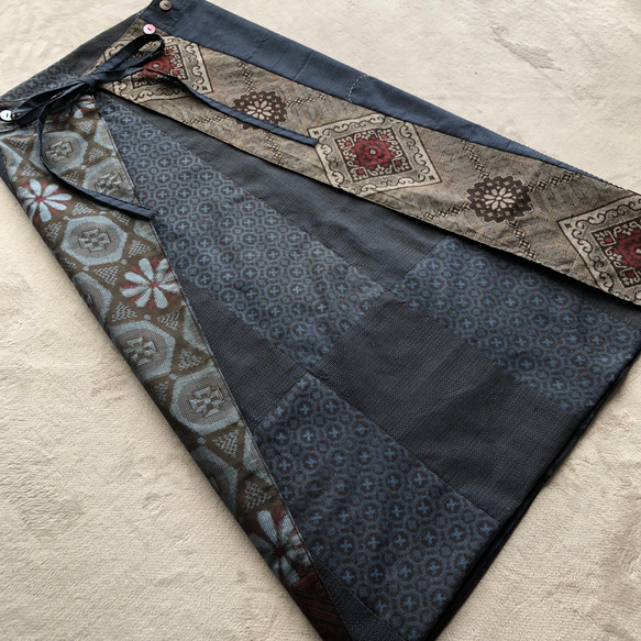 アンティーク大島紬のパッチワーク巻きスカート　龍郷　オーバースカート　サロン　着物リメイク 6枚目の画像