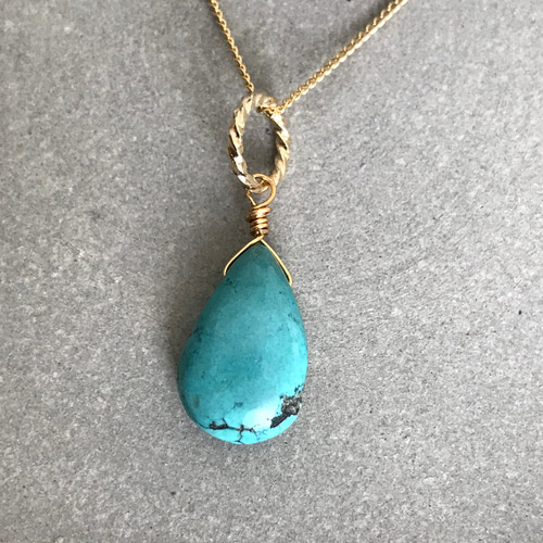 大粒のペアシェイプ型天然ターコイズ♚ペンダントトップ  