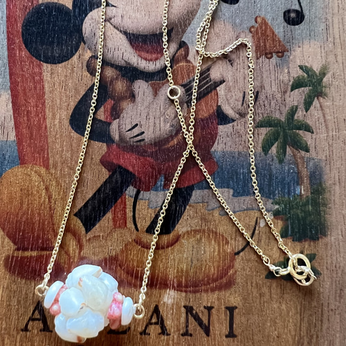 ニイハウシェルのボールピアス&ネックレスのセット ピアス