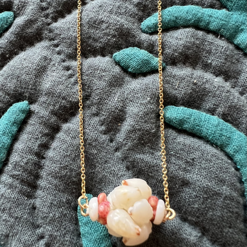 ニイハウシェルのピアスとネックレス ニイハウシェルのボールピアス&ネックレスのセット ピアス（フック