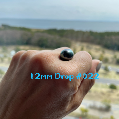 タヒチアンパール ＃022 12mm ドロップ／オーバルAAA ピーコック色 黒 