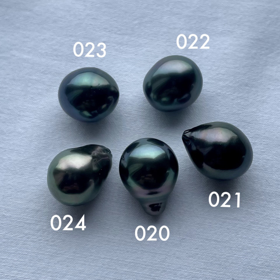 タヒチアンパール　＃022 12mm ドロップ／オーバルAAA ピーコック色　黒蝶貝　黒真珠　ルースパール