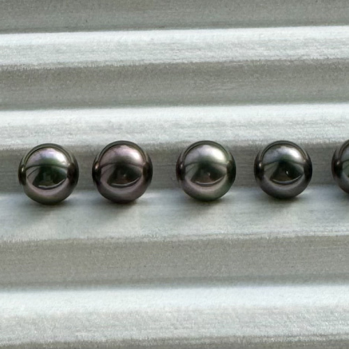 タヒチアンパール#354 9mm ラウンドAAA ブルーグリーン色 黒蝶貝