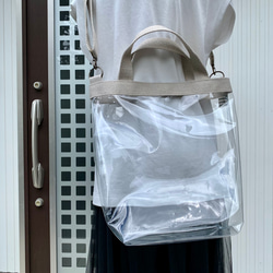 リネンとPVCの2wayクリアバッグ。A4対応プラス雑誌も。雨の日も。warabi-no 1枚目の画像