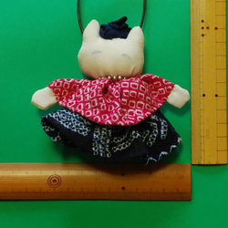 本絞りドレスの猫チャーム 3枚目の画像