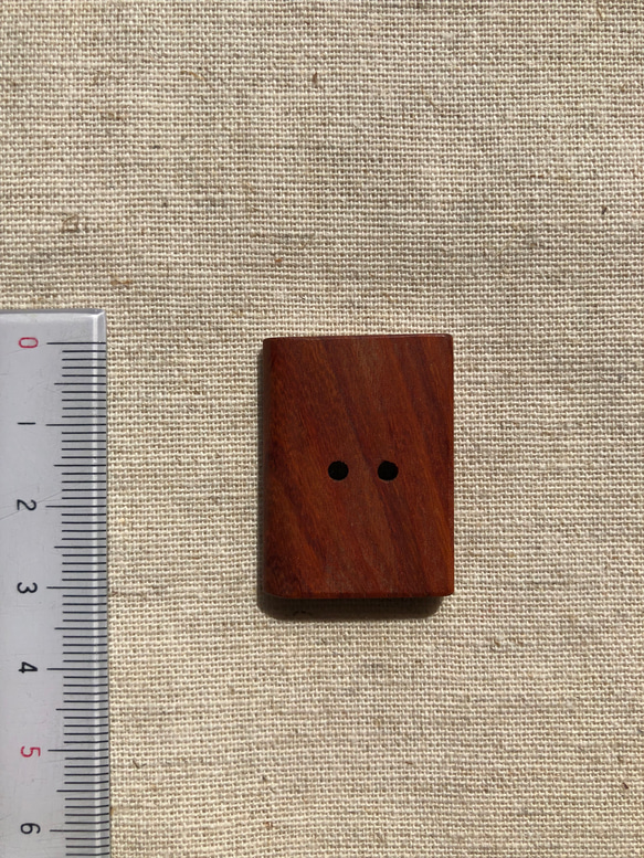 手作り木製ボタン 2枚目の画像