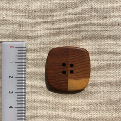 手作り木製ボタン 2枚目の画像