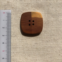 手作り木製ボタン 3枚目の画像