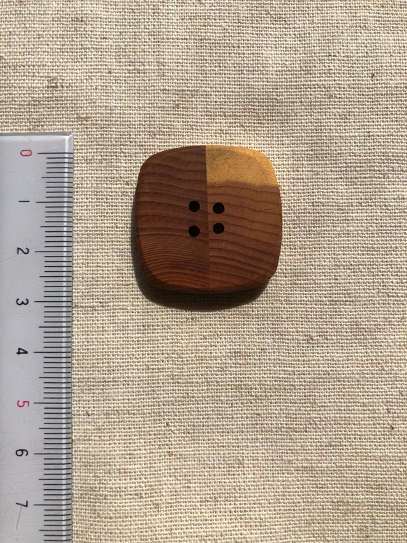 手作り木製ボタン 3枚目の画像