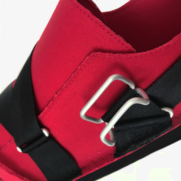 Bold Belted Sneakers 第5張的照片