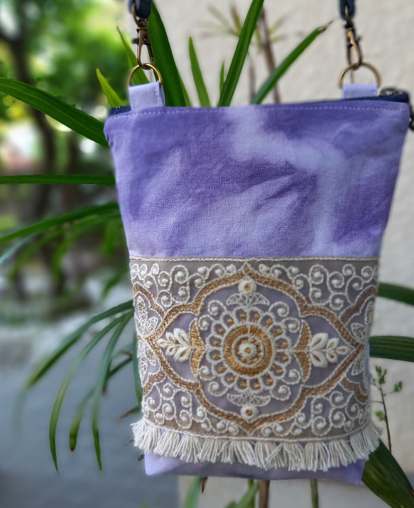 モロッコ風・手染め布のファスナーポーチ(アメジスト色・インド刺繍リボン・お散歩ポーチ・3way・サコッシュ) 8枚目の画像