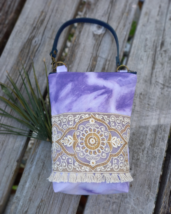 モロッコ風・手染め布のファスナーポーチ(アメジスト色・インド刺繍リボン・お散歩ポーチ・3way・サコッシュ) 4枚目の画像