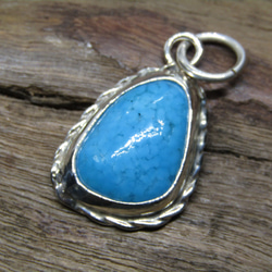 アリゾナ産 巨大ナチュラルキングマンターコイズ 銀縄ペンダント