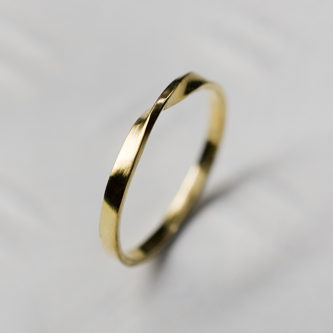 鏡面 K24GPゴールドワンポイントハーフツイストリング 2.0mm幅 グロス
