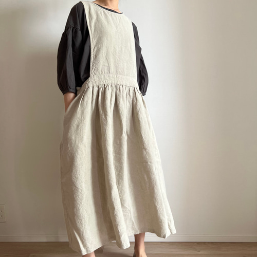 100%正規品 バッククロス・エプロンワンピース(生成) ワンピース Ito-hari エプロン