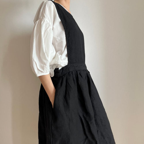 バッククロス・エプロンワンピース(黒) ワンピース Ito-hari 通販