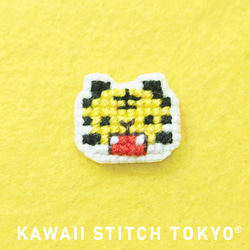 とら【ブローチ】バッチ バッジ ピン 虎 トラ tiger 動物 干支 寅年 刺繍 クロスステッチ かわいい ポップ 1枚目の画像