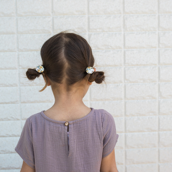 リバティリネン ボタン ヘアゴムセット 花柄 Floribunda 【ベビー 子供　キッズ ゴム　髪飾り ヘアアクセ】 2枚目の画像