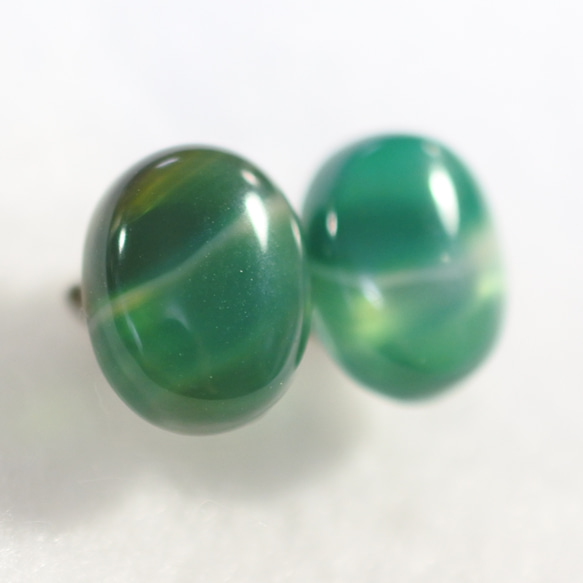 (1 件) 雙色綠色縞瑪瑙耳釘（8 × 10 毫米鈦耳釘） 第3張的照片