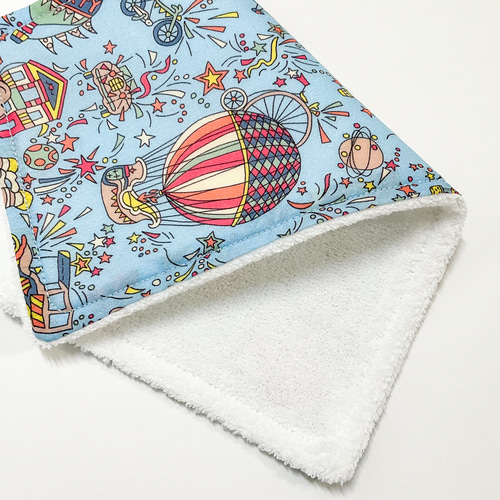 リバティファブリック　ちょっと大きめハーフハンカチ　ハンドメイド リバティファブリック ちょっと大きめハーフハンカチ ハンドメイド