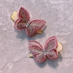 蝶のヘアクリップ(ピンク) 1枚目の画像