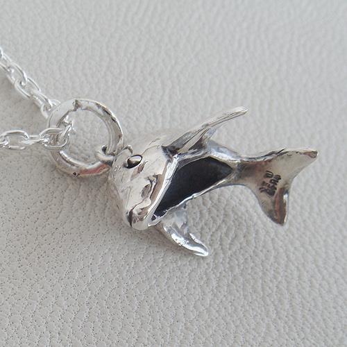 海豚（イルカ）ペンダント シルバーアクセサリー いるか 動物モチーフ
