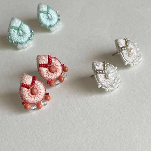 珊瑚 雫型 刺繍ピアス／イヤリング 【受注制作】 ピアス（スタッド・一 
