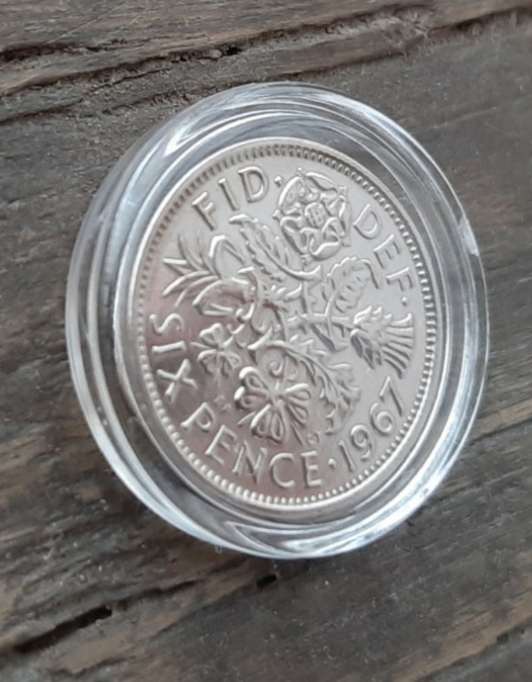 ゴルフボールマーカー 幸せのシックスペンス イギリス  ラッキー6ペンス 英国コイン  美品です 本物 19.5mm 1枚目の画像