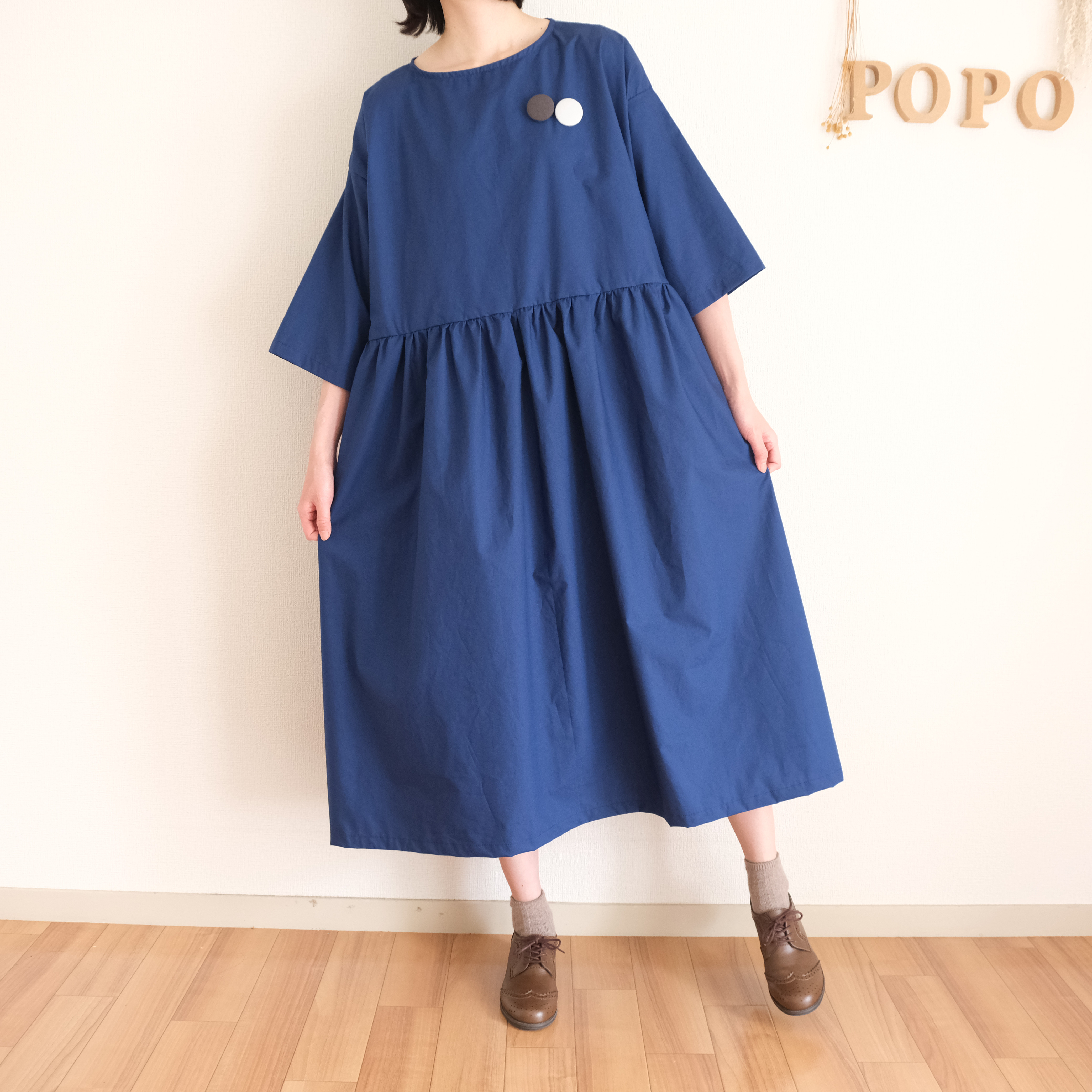 ボートネックウエスト切り替えギャザーワンピース　ブルーネイビー