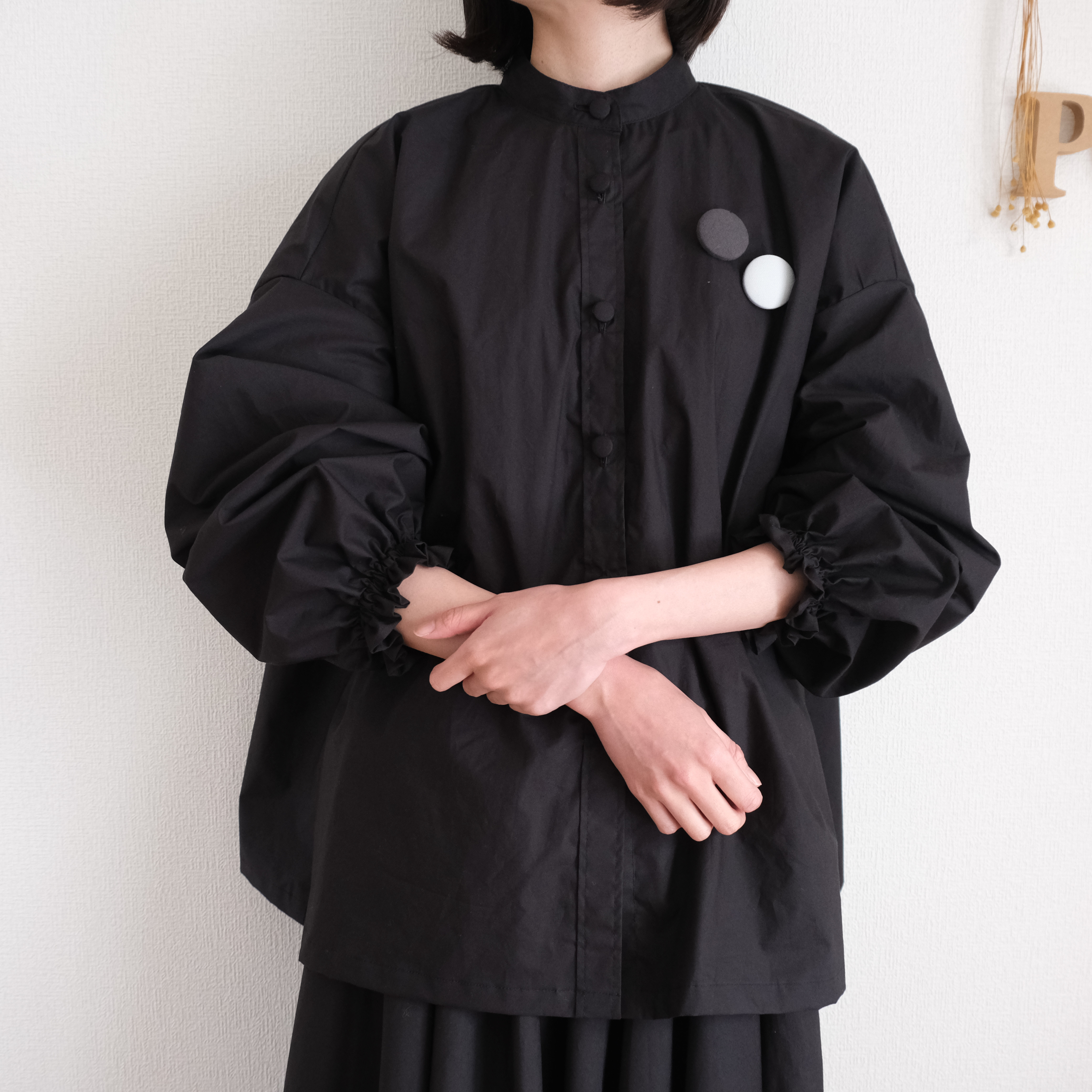 袖口フリルブラウス　タイプライター　ブラック