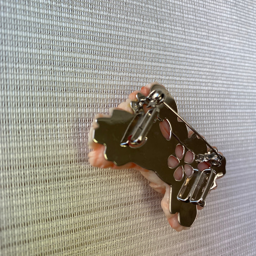 帯留、ブローチ 楽天市場】帯留金具 ブローチが帯留めに変身 3つの穴で角度も