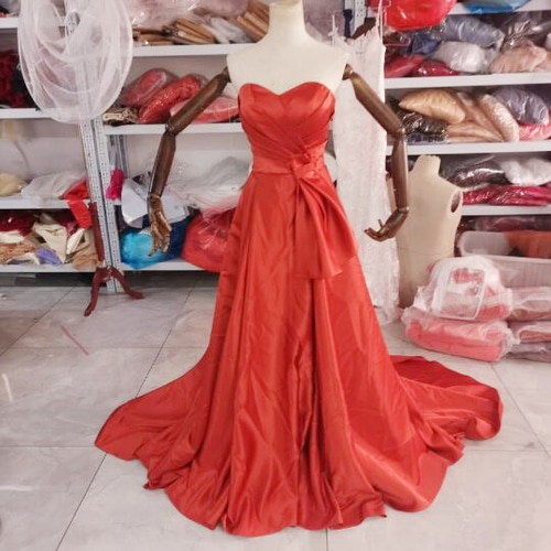 大好評中！ さくらんぼ色赤 カラードレス 美しい花リボン 華やかな  