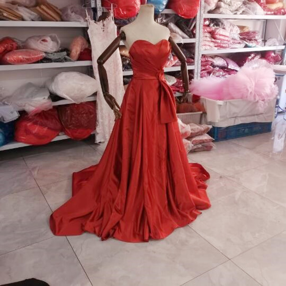 大好評中！ さくらんぼ色赤　カラードレス  美しい花リボン  華やかなトレーン 前撮り結婚式 2次 4枚目の画像