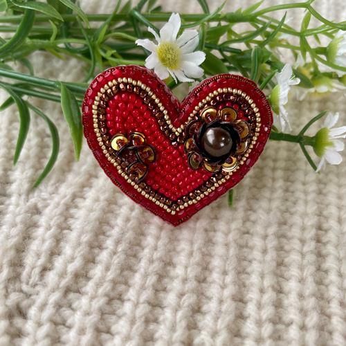 ビーズ刺繍 ブローチ 花(赤) つかれ