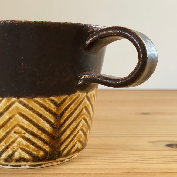 マルチマグカップ　ヘリンボーン柄　アンティークブラウン（手彫り） 2枚目の画像
