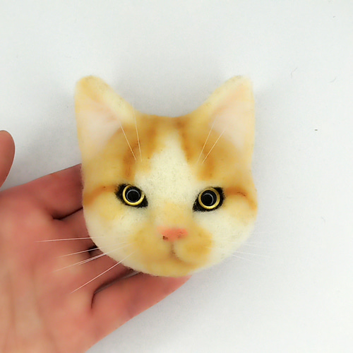 茶トラ白の猫ブローチ636 猫ブローチ 羊毛フェルト 羊毛フェルト