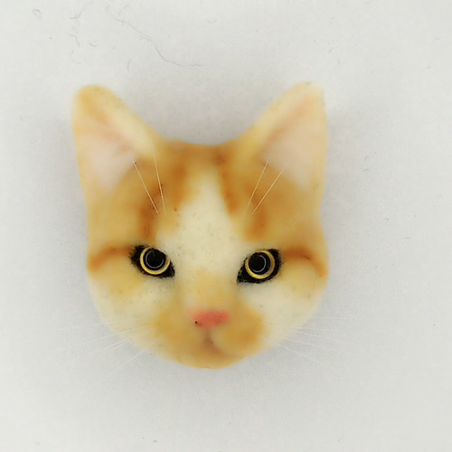 茶トラ白の猫ブローチ636 猫ブローチ 羊毛フェルト 羊毛フェルト