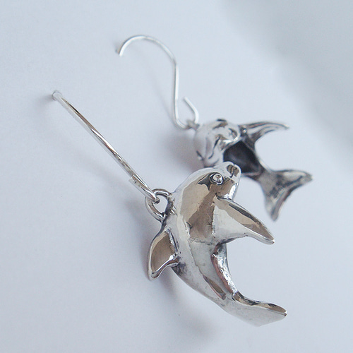 海豚（イルカ）ピアス シルバーアクセサリー いるか 海の生き物