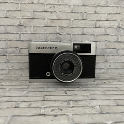 【完動品】レトロなフィルムカメラ オリンパスTRIP35　黒のシュリンクレザー 2枚目の画像