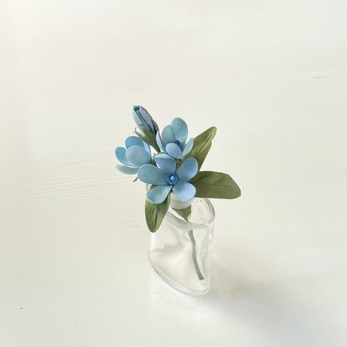 布花ブルーが優しい、ブルースターのコサージュ ブローチ 布花工房