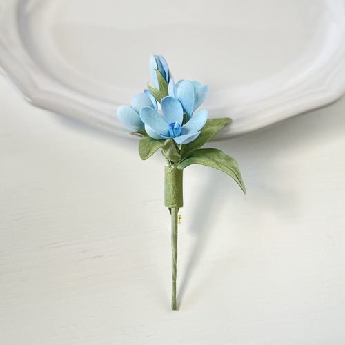 布花ブルーが優しい、ブルースターのコサージュ ブローチ 布花工房