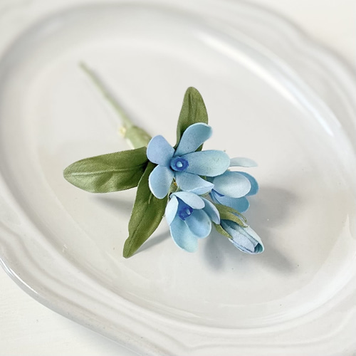 布花ブルーが優しい、ブルースターのコサージュ ブローチ 布花工房