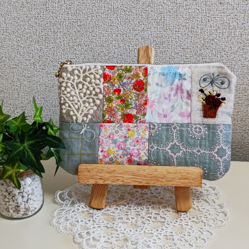 ミナペルホネン パッチワーク ポーチ ハンドメイド 刺繍 ポーチ ミナペルホネン パッチワーク ポーチ ハンドメイド 刺繍 ポーチ