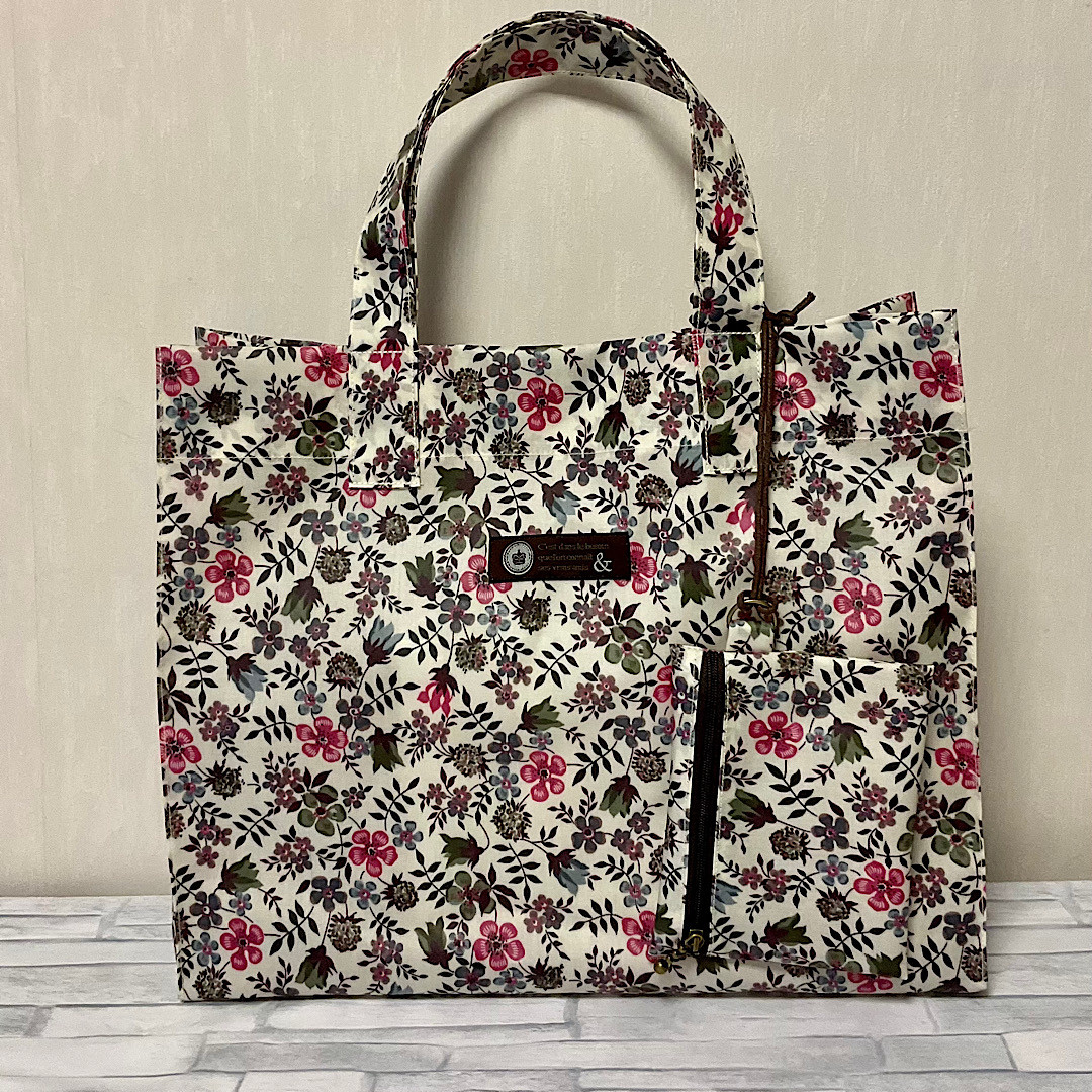専用　リバティ　ラミネート　トートバッグ　エミリー