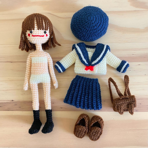 受注制作】自立するあみぐるみ♪セーラー服(紺×白)の女の子*ボブ