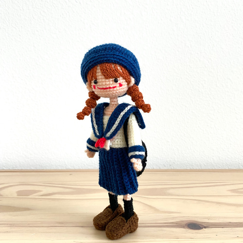 編みぐるみ】【ミニサイズ】セーラー服の女の子【ハンドメイド】