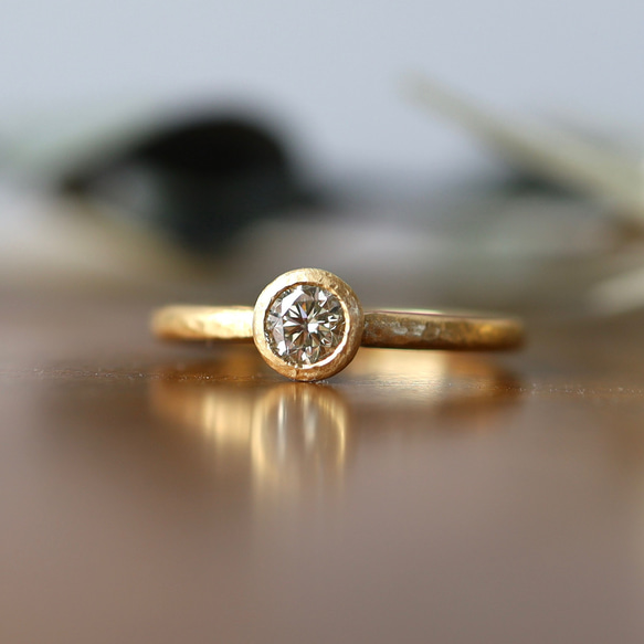 K18 手元華やかほんのり色づくダイヤモンドリング 指輪・リング Ton
