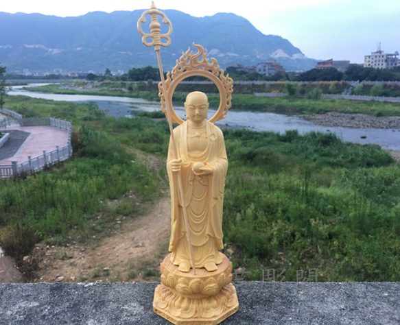 特上彫  地蔵菩薩   精密彫刻  木彫仏像  仏教工芸品 1枚目の画像