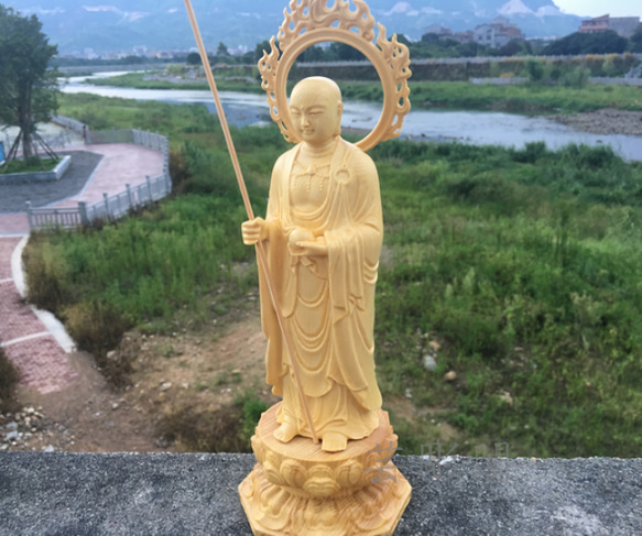 特上彫  地蔵菩薩   精密彫刻  木彫仏像  仏教工芸品 4枚目の画像