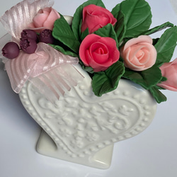 粘土の花】粘土で作ったバラの花を額に飾りました 立体・オブジェ